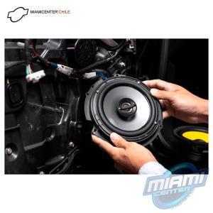 INSTALACIÓN-DE-parlantes-para-auto